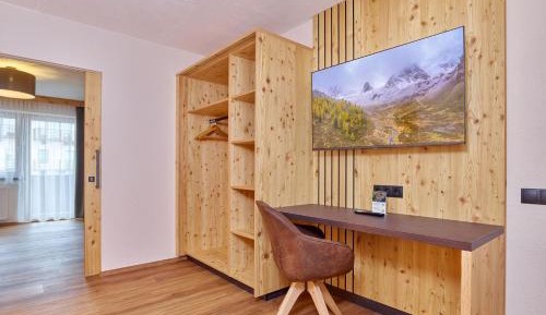 Suite with Mountain View