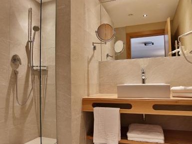 Studio (2 Adults)