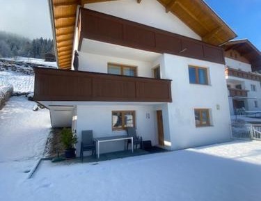 Apartment with Mountain View 