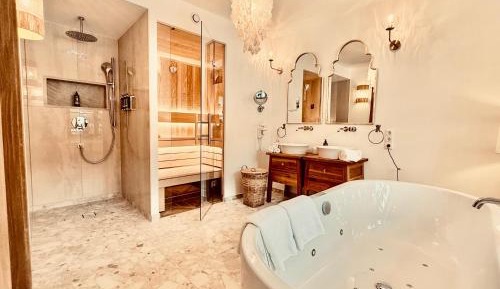 Studio with Spa Bath