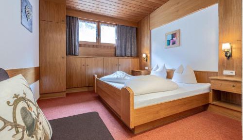 One-Bedroom Apartment with Balcony