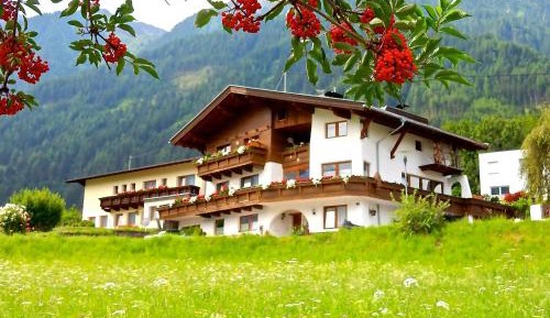 Apartment with Mountain View