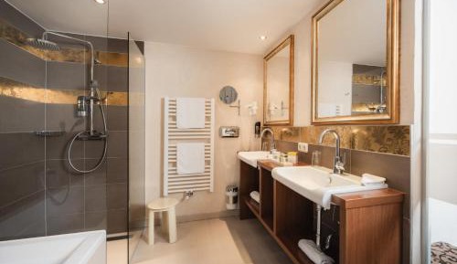 Deluxe Double Room with Bath