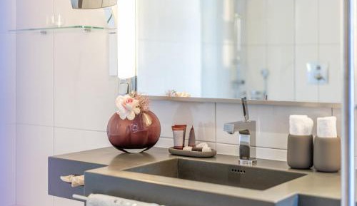 One-Bedroom Apartment - Annex