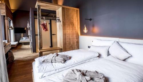 Deluxe Double Room with Bath