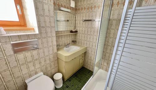 Single Room with Shared Bathroom
