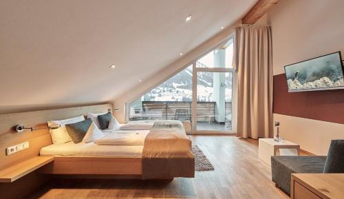 Deluxe Suite and Sauna