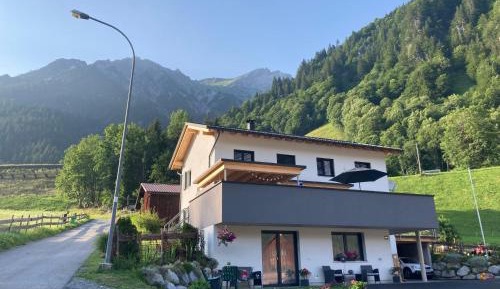 Apartment with Mountain View