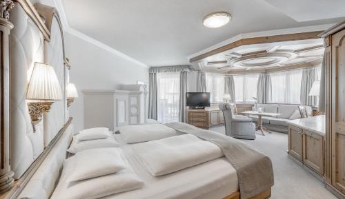 Large Deluxe Double Room