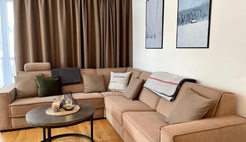 Apartment with Mountain View
