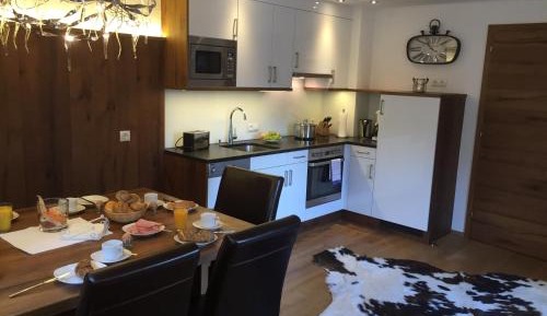 Three-Bedroom Deluxe Apartment