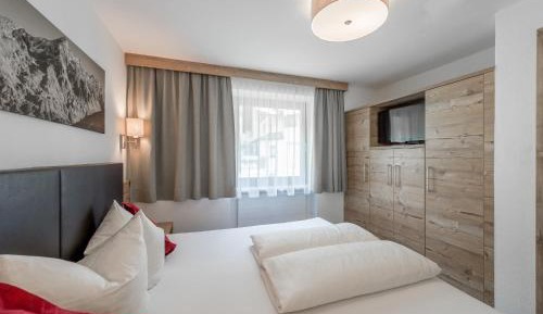 One-Bedroom Apartment with Balcony