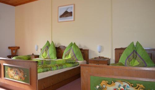 Family Room (2 Adults + 1 Child)