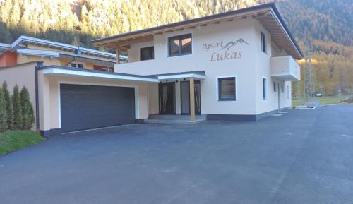Three-Bedroom Apartment with Balcony