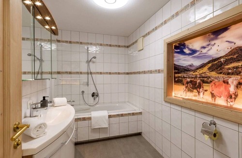Kitzbuehel Ski Chalet | Equipment Chalet Weinberg Top 2 - "Gaisbergblic