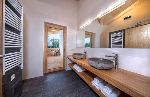 Hochkrimml Ski Chalet | Chalet 'Zillertal Arena 1' with Mountain View, Shared Garden and Wi-Fi