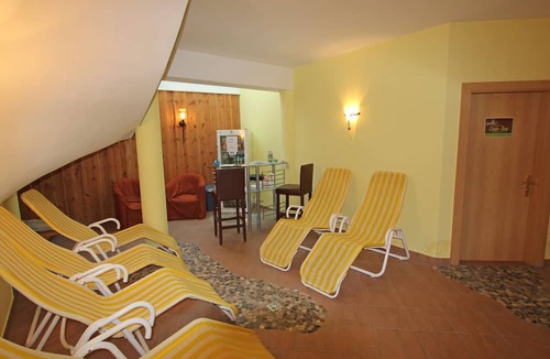 Huben Apartment | Quaint Apartment in Langenfeld