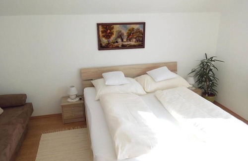 Navis House | Holiday apartment in a quiet location on the edge of a forest