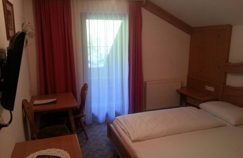 Juns Hotel | Hotel zum grünen Tor