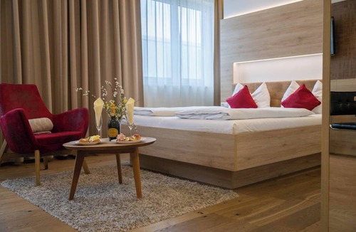 Graz-Straßgang Apartment | Red Dream Apartment for 2 I Graz-süd I 24-7 Check-in