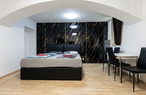 Stuwerviertel Apartment | Cozy 1BR Plus LR Near Amusement Park