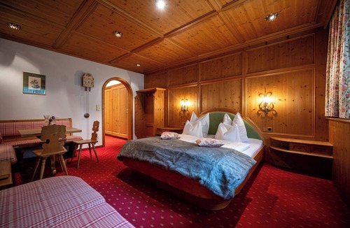 Lech am Arlberg House | die AlpenRose