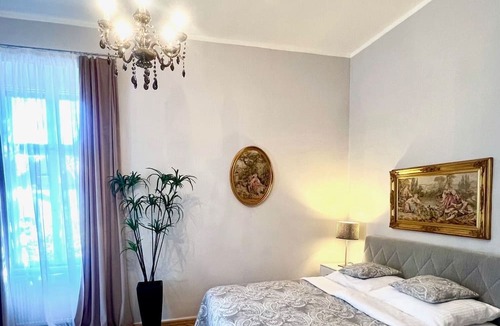 Baden Apartment | Holiday Apartment "Luxuriöses Appartment" with Mountain View & Wi-Fi