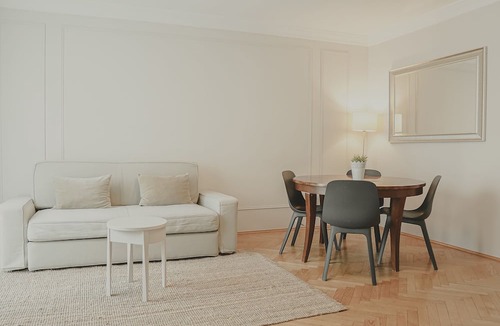 Innere Stadt Apartment | HeyMi Apartments Post