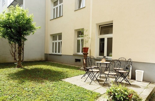 Funfhaus Apartment | Apartment No. 02 in Vienna near Schönbrunn/Westbahnhof | Keyless Check-In