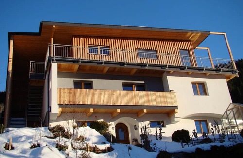Mieders Apartment | Vacation apartment Serlesblick with direct access to the ski slope, WLAN and terrace