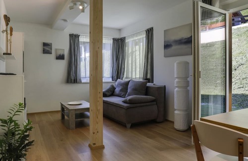 Muhlbachl Apartment | Modern Apartment "Habicht" with Wi-Fi, Garden and Terrace