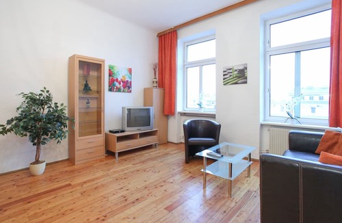 Josefstadt Apartment | Large Viennese old building apartment with flair