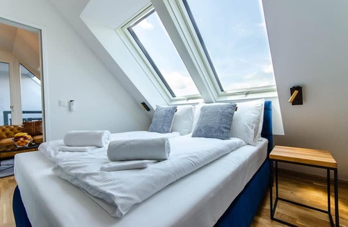Weißgerber Apartment | Elegant Penthouse in the ♥ of Vienna + Balcony
