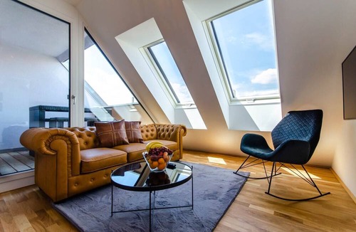 Weißgerber Apartment | Elegant Penthouse in the ♥ of Vienna + Balcony