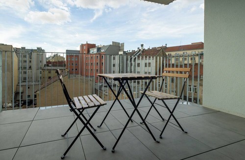Favoriten Apartment | Premium Apartments with Air Conditioning - Doverys yard