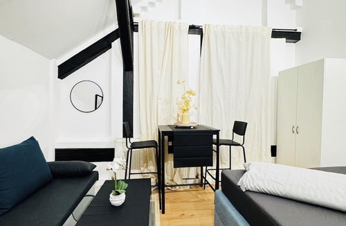 Liesing Apartment | Comfortable Budget Room near Liesing