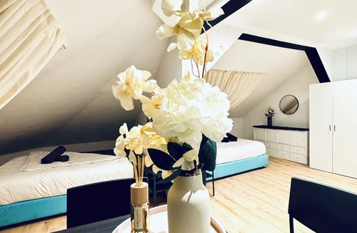 Liesing Apartment | Comfortable Budget Room near Liesing