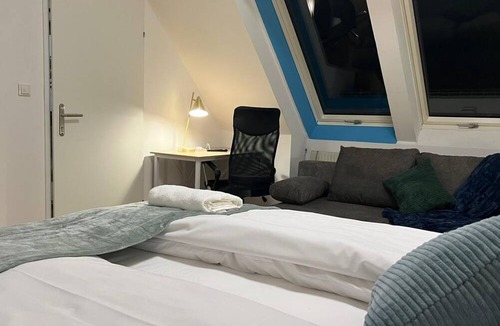Landstrasse Apartment | Comfortable Room with Balcony Near Rennweg Station