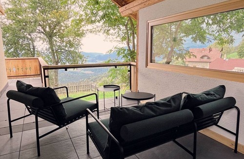 Sankt Urban House | Sonniges Berghaus, ruhige Lage, phantastischer Weitblick by Interhome
