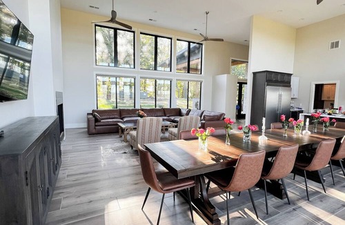Elizabeth Cabin | New luxury lodge, 10mile views, on ranch next to Galena Territory, pool, animals