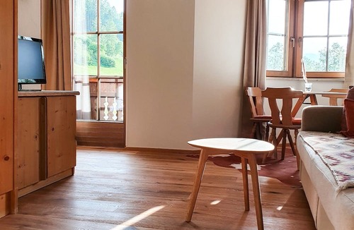 Goetzens Apartment | "Lovely apartment with free parking."