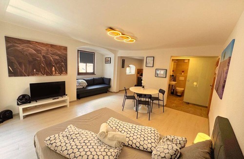 Hall In Tirol Apartment | Lovely Old Town Studio