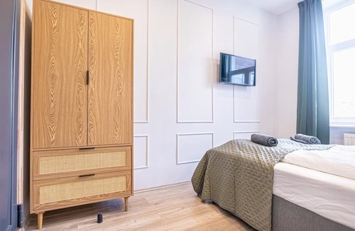 Funfhaus Apartment | Bright & Modern Room in Vienna’s Meidling District
