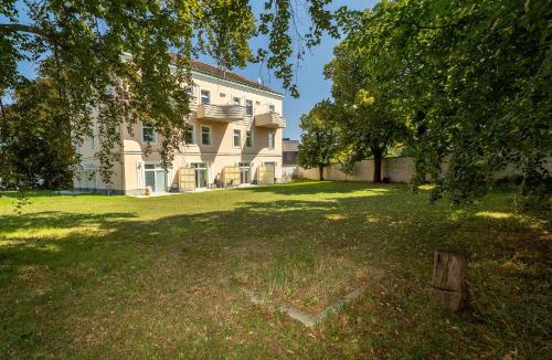 Schwechat Apartment | Garden Stay Vienna Airport - by myNests
