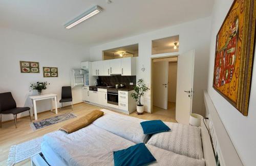 Schwechat Apartment | Garden Stay Vienna Airport - by myNests