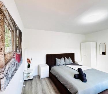 Klosterneuburg Apartment | Cozy 2BR Apt & LR with Balcony Near Museum Gugging