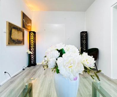 Klosterneuburg Apartment | Cozy 2BR Apt & LR with Balcony Near Museum Gugging