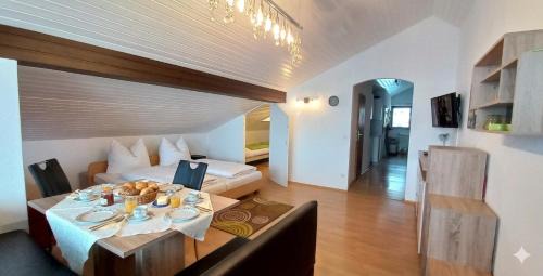 Stiegl Apartment | ADRIAN Seeblick Appartement Hänsel u Gretel am Ossiacher See, Hallenbad, Skiarena Gerlitzen