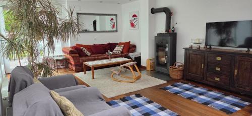 Penzing Apartment | Bright top-floor apartment with terrace - 2 bedrooms - quiet area, 20 min to center