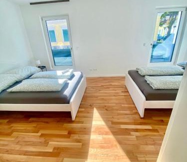 Grinzing Apartment | Apartment with Terrace & Free Parking